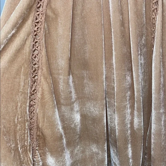 POL Velvet Embroidered Tunic in Light Camel - Picture 5 of 10